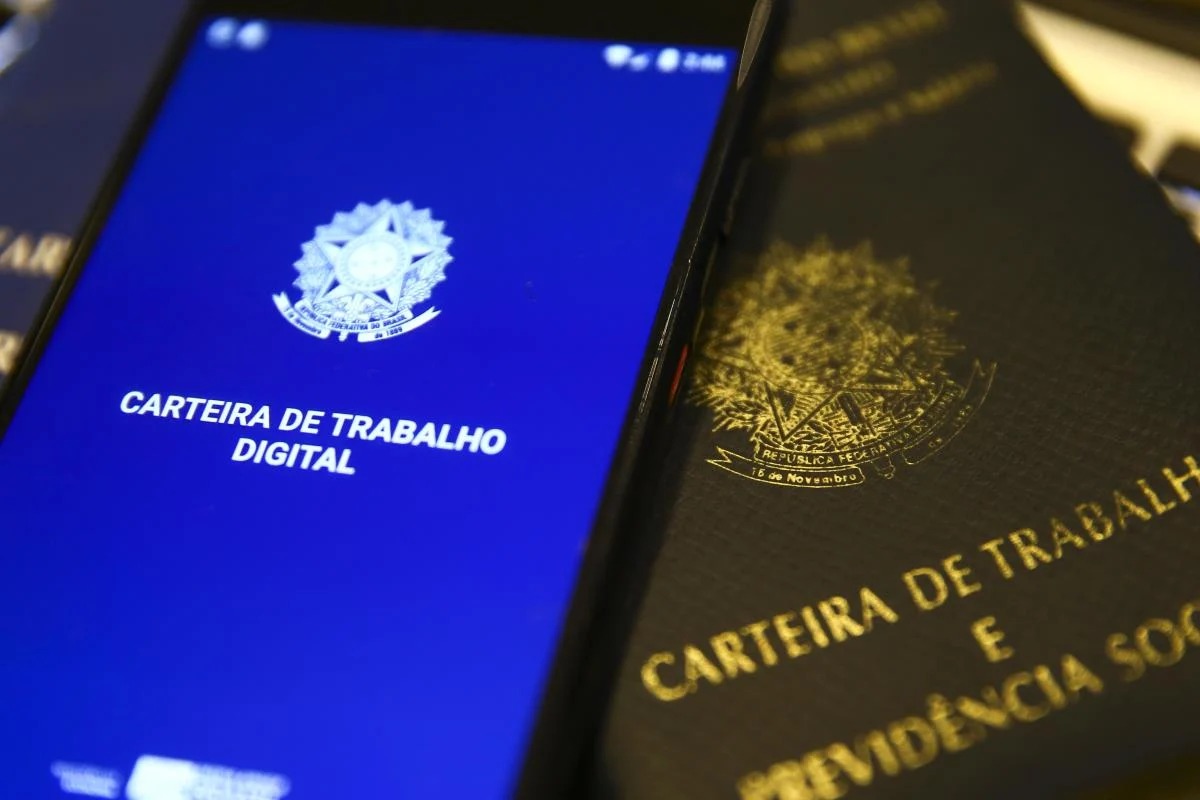 Comissão aprova plano de trabalho sobre crédito consignado para setor privado.
