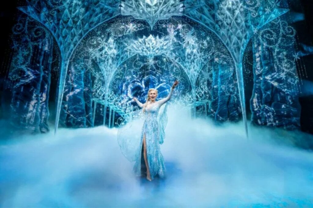 &#8220;Frozen: The Hit Broadway Musical&#8221; leva a magia dos palcos da Broadway diretamente para a TV (Imagem: Reprodução digital | Disney Theatrical Productions)