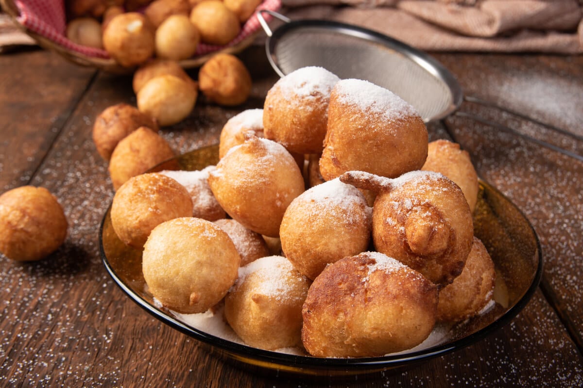 Bolinho de chuva com banana (Imagem: user9858360 |
Shutterstock)
