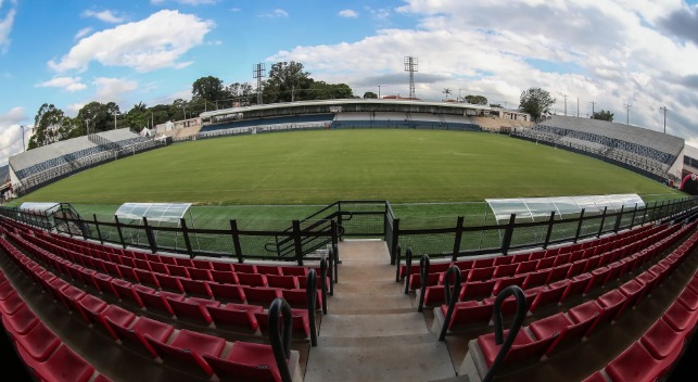 Equipes se enfrentam no estádio Cícero de Souza Marques -