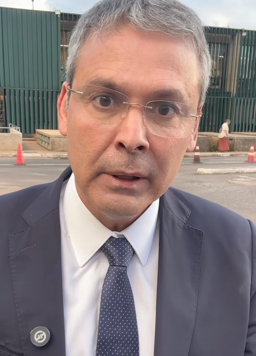 Imagem - Líder do PT quer prisão de Eduardo Bolsonaro por atentado à soberania nacional