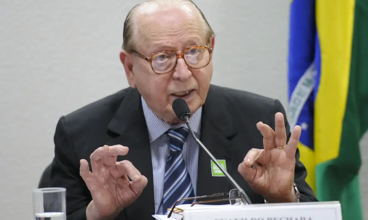 Imagem - Morre no Rio, aos 97 anos, o escritor e gramático Evanildo Bechara