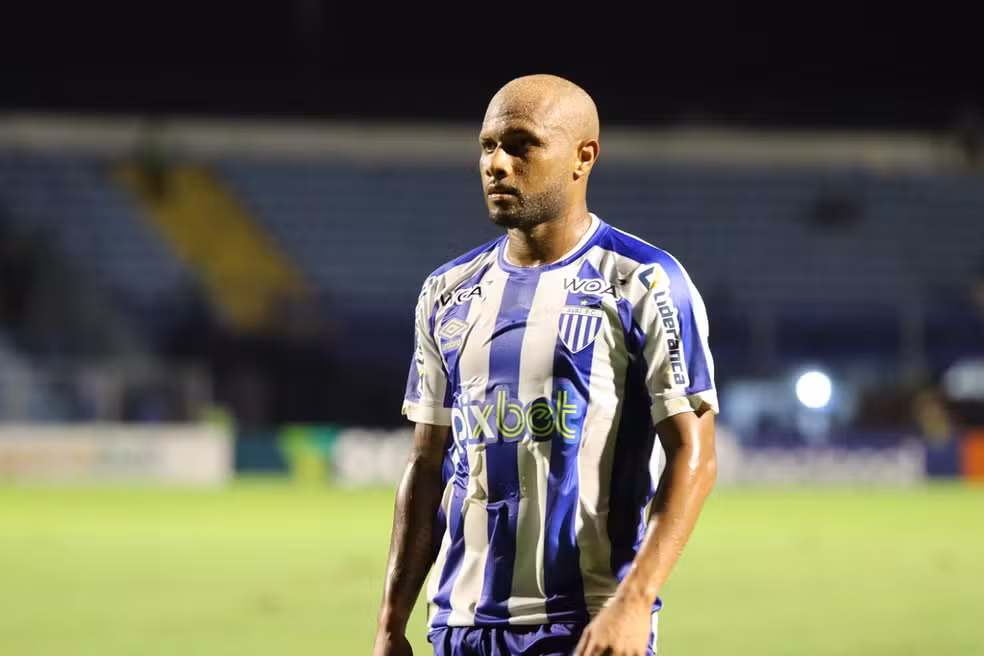 Ronaldo Henrique em ação pelo Avaí -