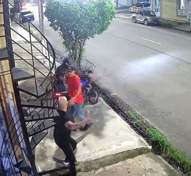 Imagem - Vídeo: dupla armada rouba moto de rapaz na Cremação, em Belém