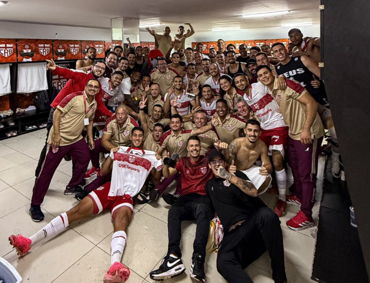 CRB comemora classificação histórica em cima do Santos - 
