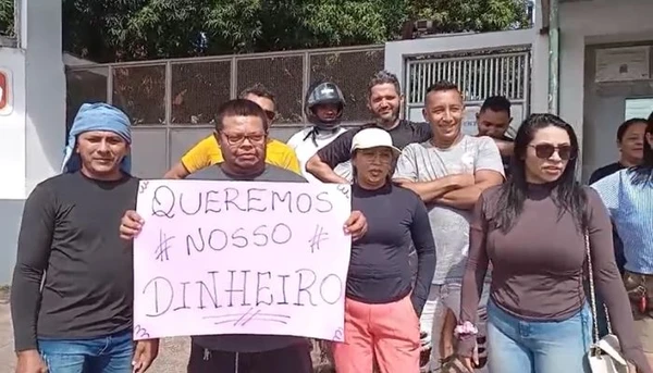 Ex-funcionários da empresa Hileia fazem protesto em Castanhal