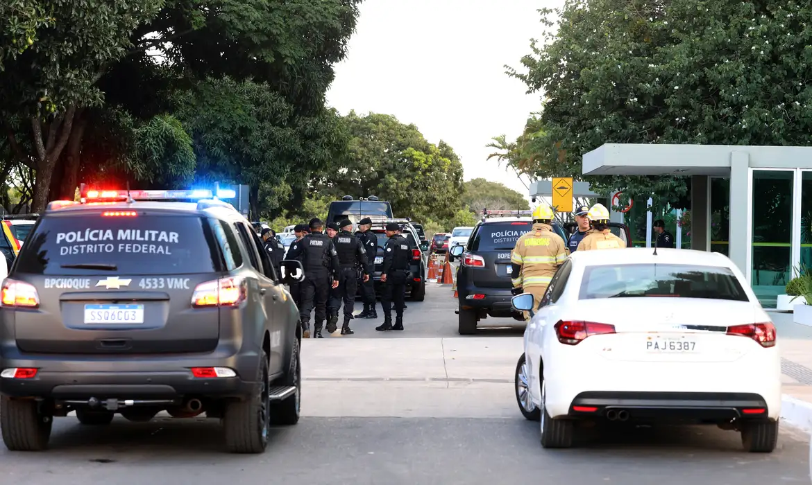 (O juiz responsável pelo caso entendeu que Flávio causou abalo à ordem pública e deve ter a prisão em flagrante convertida para prisão preventiva, sem prazo determinado para encerrar.)