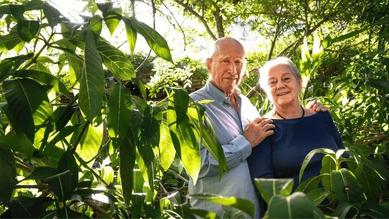 Sebastião Salgado e a mulher plantaram mais de 3 milhões de árvores em área devastada de MG.