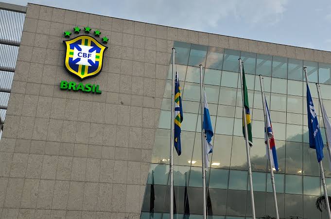 A eleição ocorre um dia antes da apresentação oficial do técnico Carlo Ancelotti à frente da Seleção Brasileira, marcada para segunda-feira (26)

