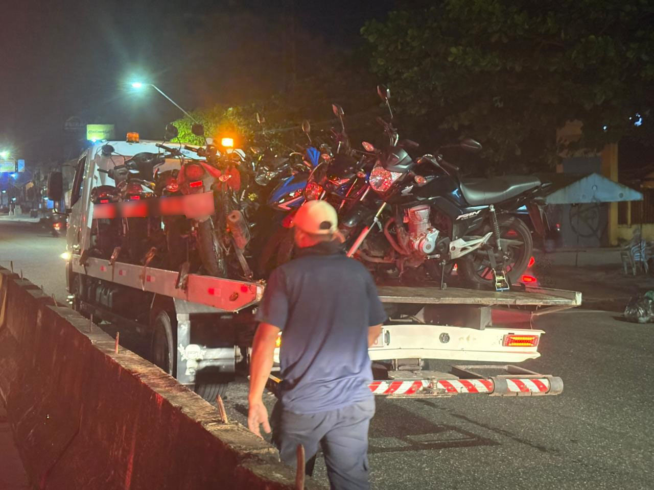 (Durante a operação do município, 264 condutores foram autuados por desrespeitarem as leis de trânsito e 70 veículos foram recolhidos.)