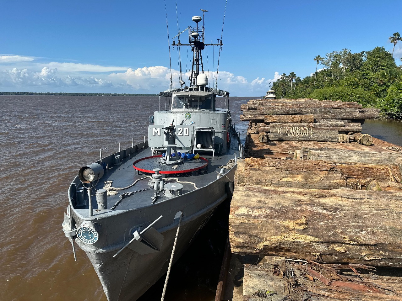 Imagem - Vídeo: operação da Marinha resulta na apreensão de 2 mil metros cúbicos de madeira, no Pará