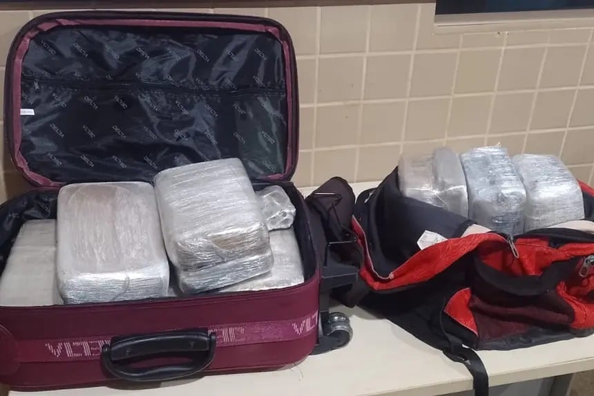 Três pessoas são presas e drogas são apreendidas em embarcação, no Pará.