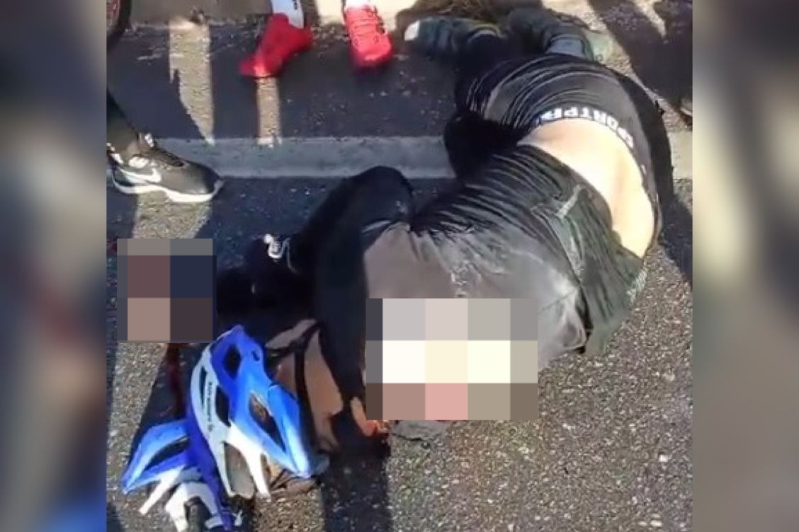 Um ciclista ficou ferido após ser atingido por um caminhão baú, neste domingo (25),