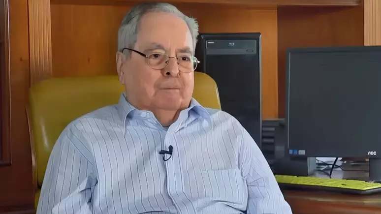 Benedito Ruy Barbosa, autor de 94 anos conhecido por seu trabalho em novelas brasileiras.
