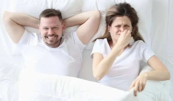 Casais que soltam pum juntos, tendem a permanecer unidos por mais tempo.