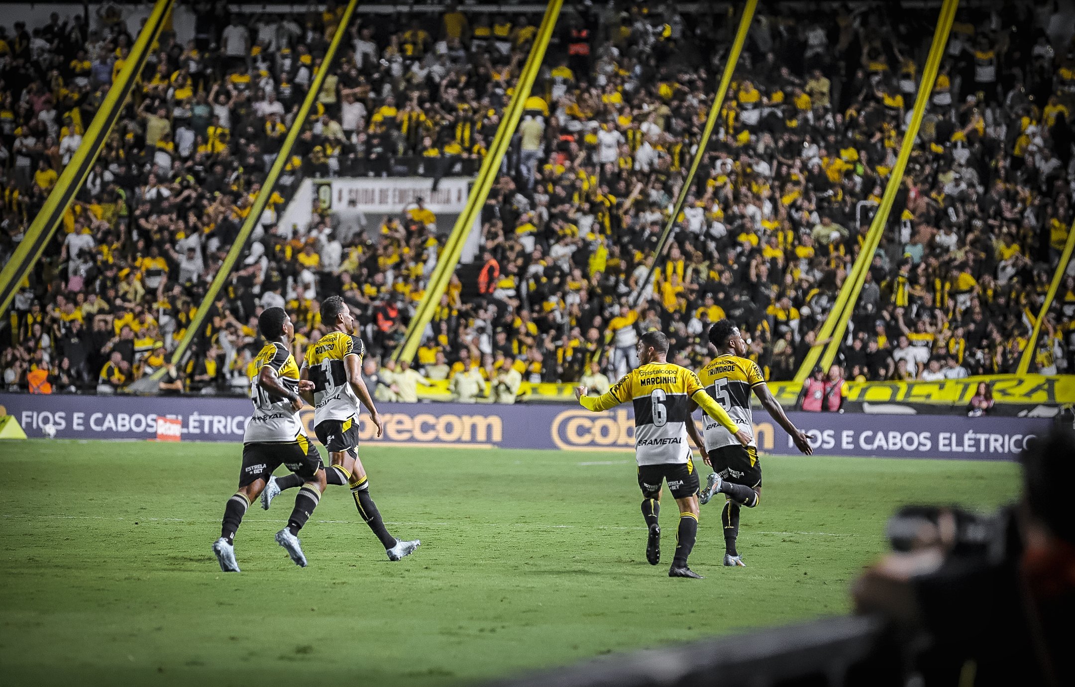 Criciúma recebe o Coxa no Heriberto Hülse - 