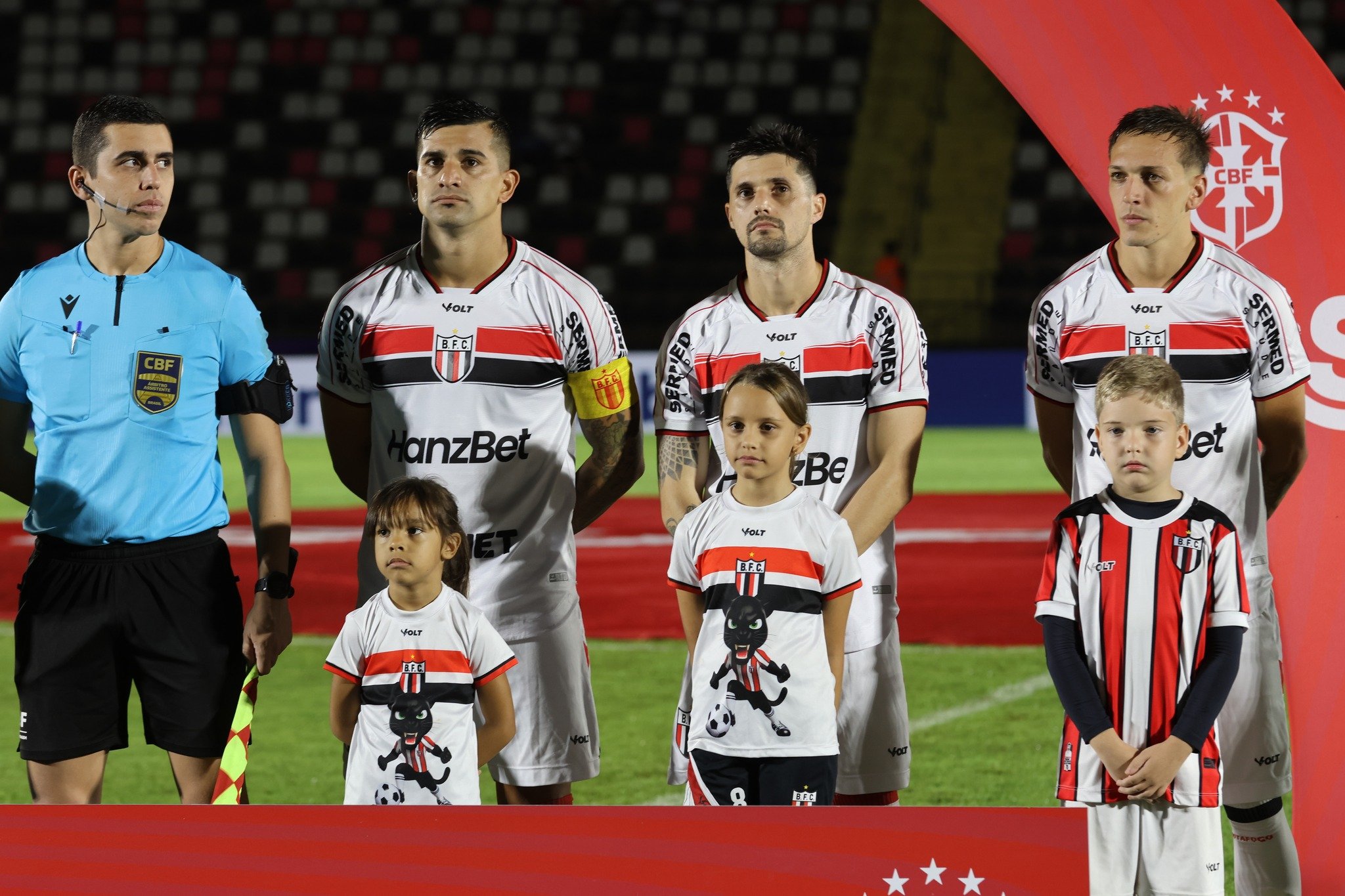Equipes se enfrentam no estádio Santa Cruz - 
