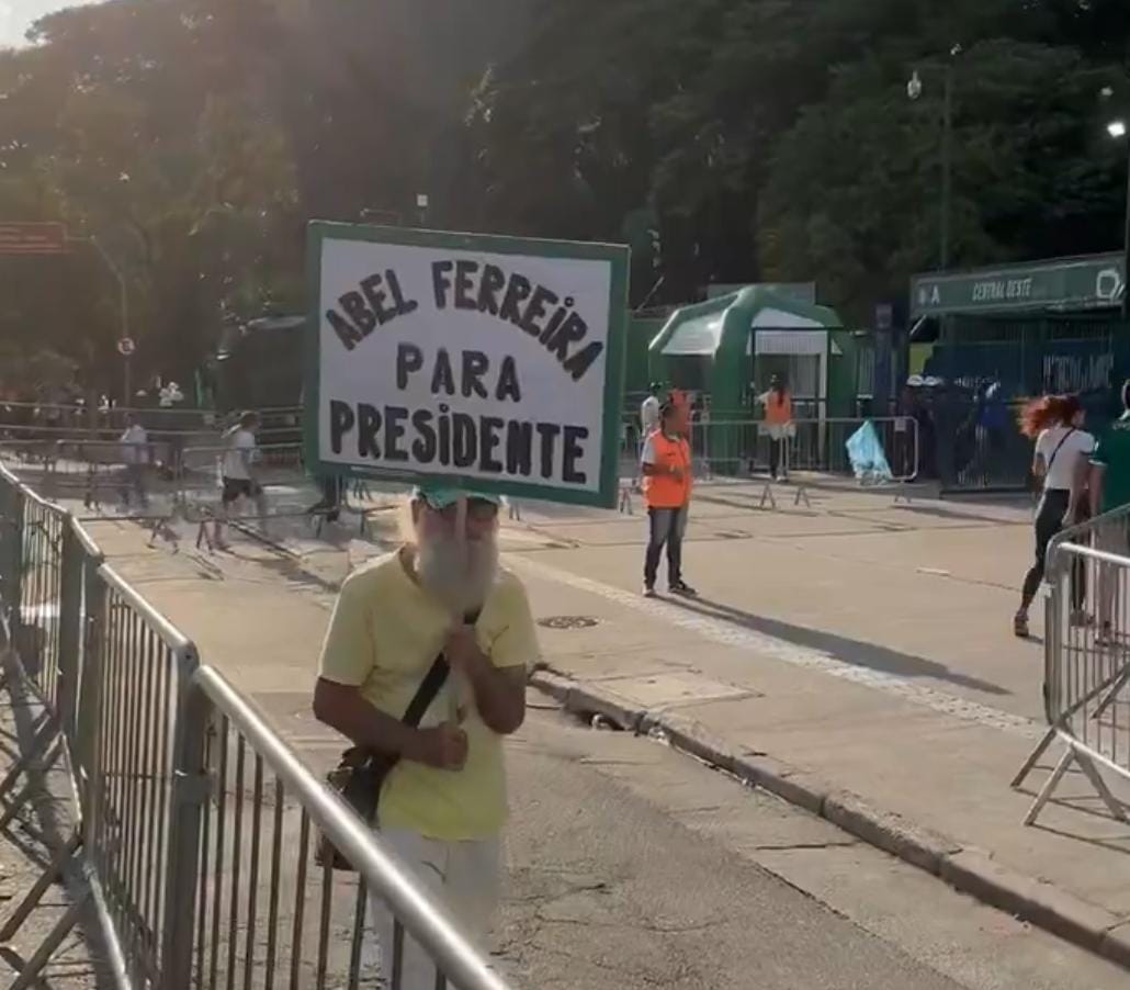 Imagem - 'Abel Ferreira para presidente', pede torcedor confiante do Palmeiras