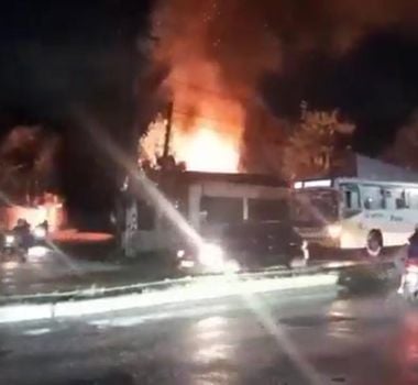 Imagem - Incêndio toma conta de vila em Ananindeua na noite desta terça-feira