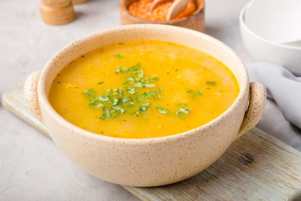 Creme para ajudar a combater os radicais livres (Imagem: Sokor Space | Shutterstock)
