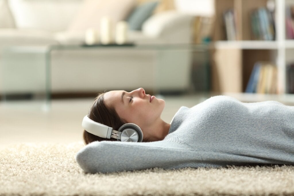 O tempo de descanso também é crucial para os estudantes que estão se preparando para o vestibular (Imagem: Pheelings media | Shutterstock)