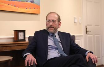 Em meio a polêmica de Trump, reitor de Harvard defende estudantes estrangeiros