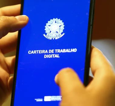 Imagem - Taxa de desemprego no trimestre até abril cai para 6,6%, mostra IBGE