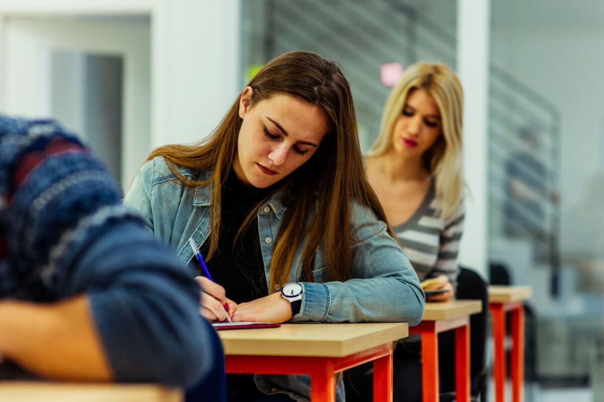 A nota do Enem pode ser utilizada de diversas maneiras para acessar o ensino superior (Imagem: Gorgev | Shutterstock) 