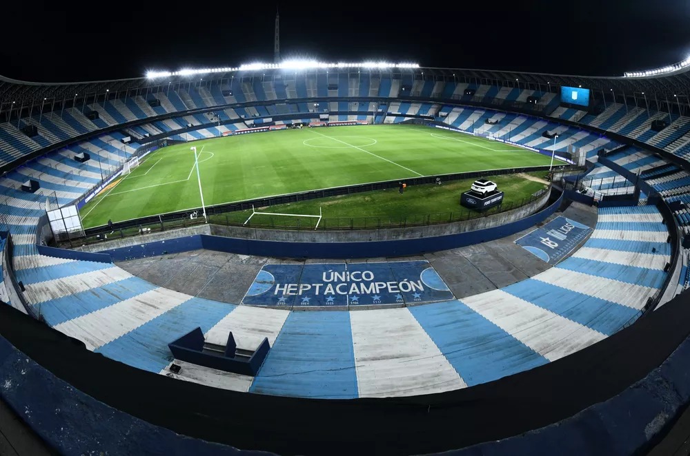 Equipes se enfrentam no estádio Presidente Perón - 