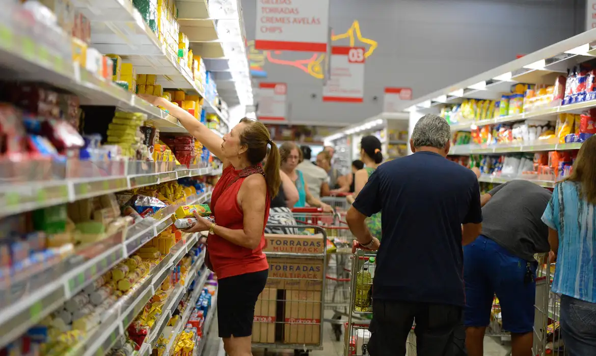 (Os dados foram levantados pela Associação Brasileira de Supermercados (Abras), que monitora vendas e custos do setor.)