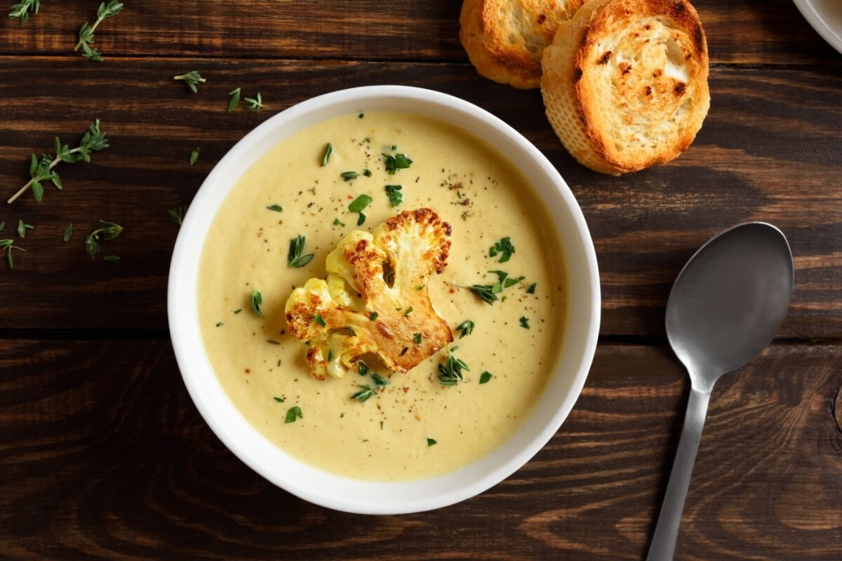 Creme de couve-flor (Imagem: Tatiana Volgutova | Shutterstock) 