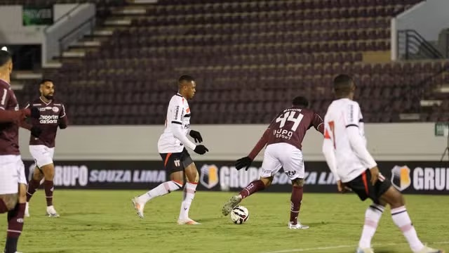 Empate aconteceu no estádio Fonte Luminosa - 