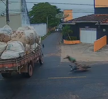 Imagem - Motociclista tenta frear e morre ao ser arremessado contra caminhão em Castanhal