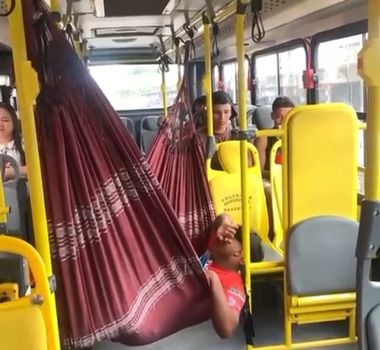 Imagem - Jovem instala rede dentro de 'geladão' e viraliza nas redes; assista