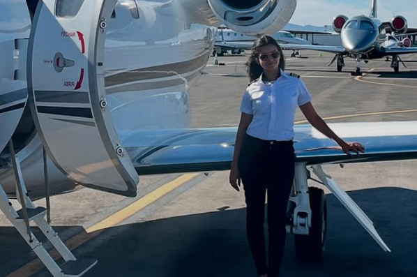 Imagem - Quem é a piloto de 23 anos responsável pelo pouso de emergência de Livia Andrade