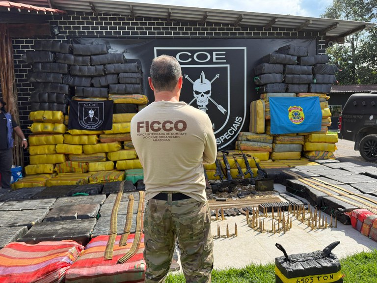 Imagem - Polícia apreende mais de 6 toneladas de drogas em lancha de facção no Amazonas