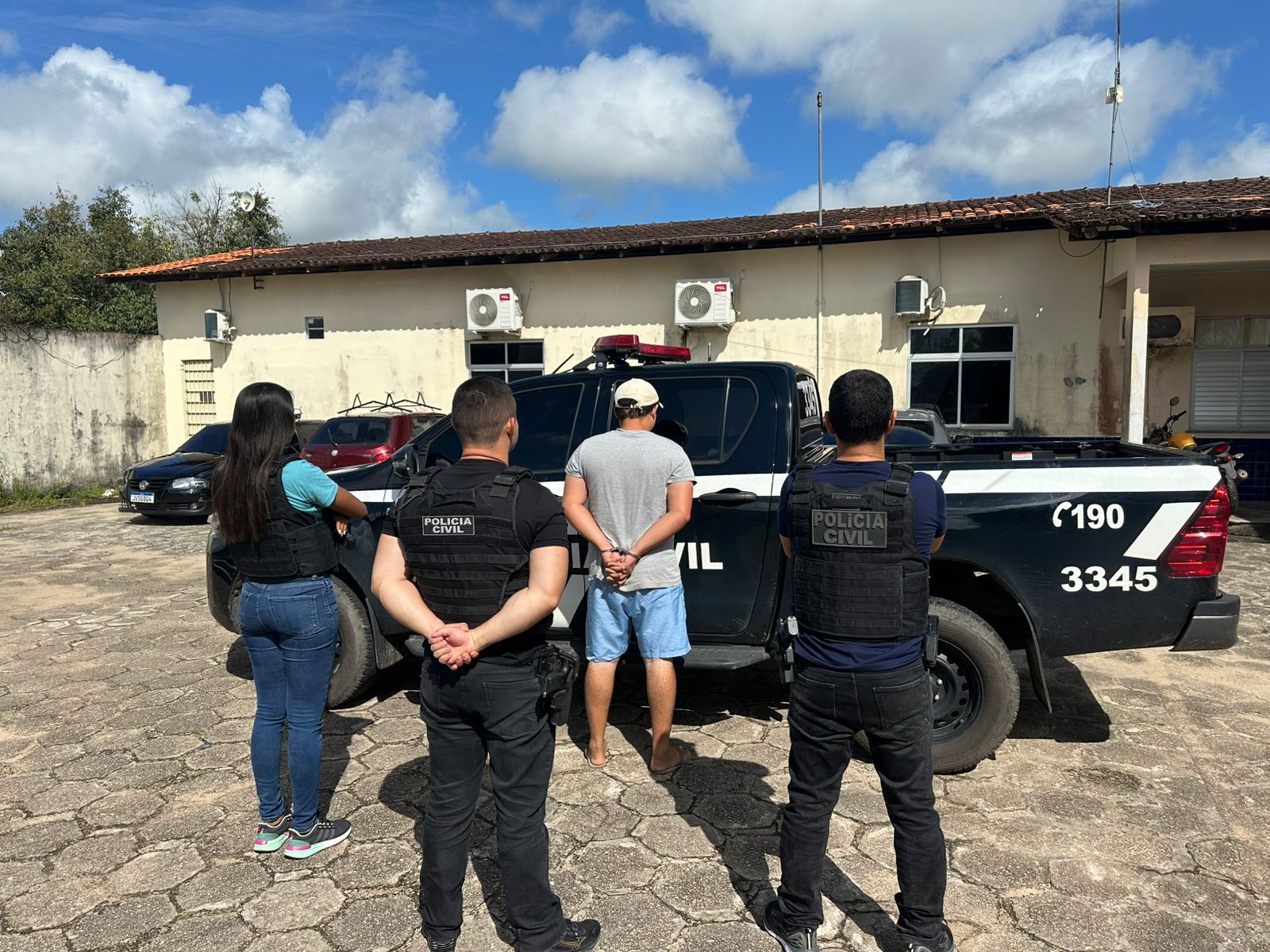 (As investigações da polícia apontam que Wendril cometeu crime de estelionato contra um idoso.)