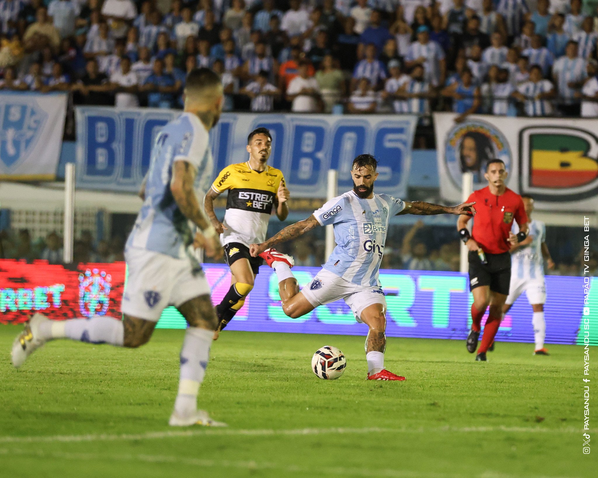 Matheus Vargas arrisca chute durante o jogo contra o Criciúma
