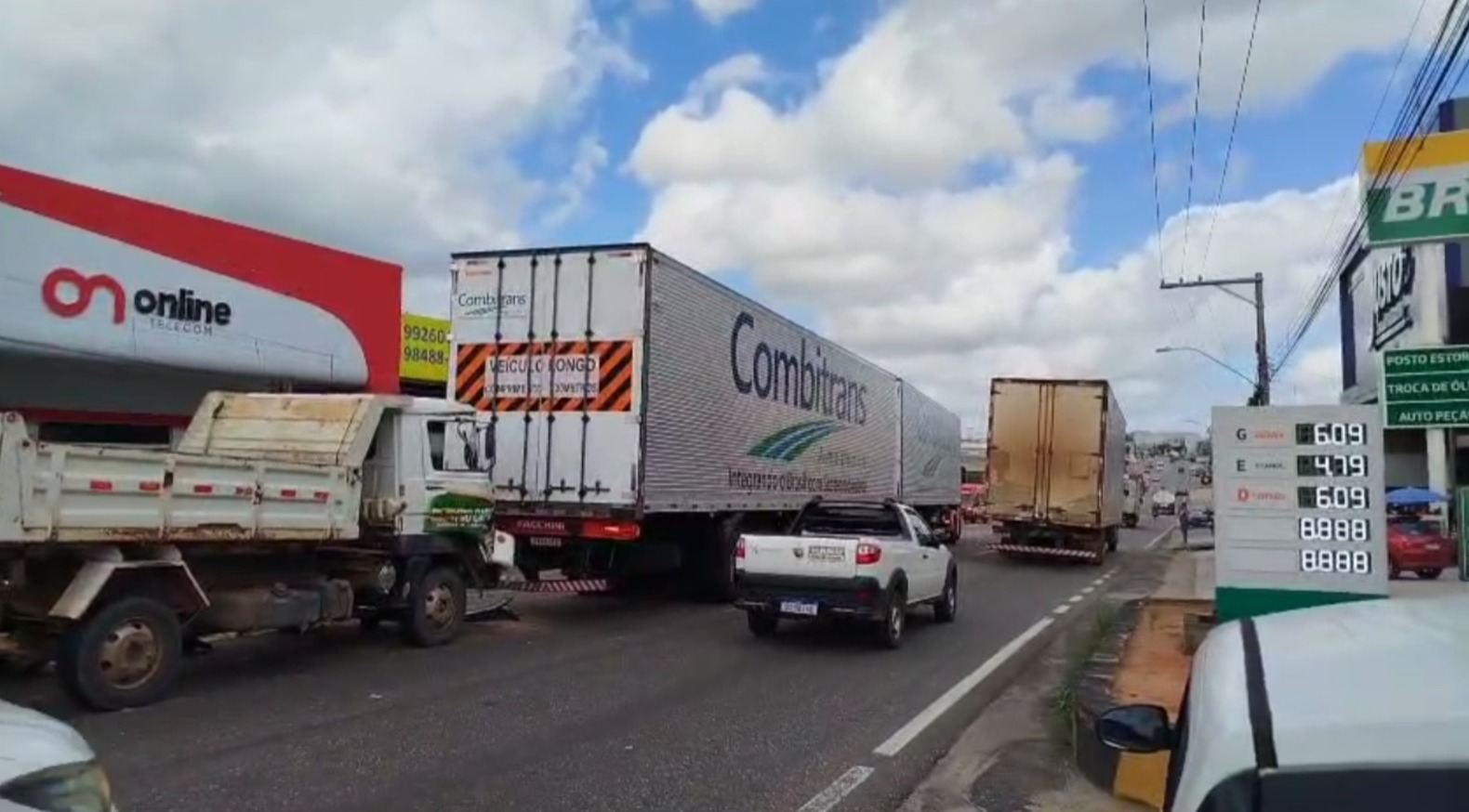 Imagem - Vídeo: acidente entre caminhão e carros deixa uma pessoa ferida na BR 316, na Grande Belém