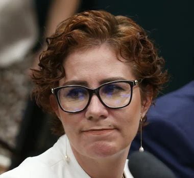 Imagem - 'Não volta mais', dizem aliados de Carla Zambelli após deputada deixar o Brasil