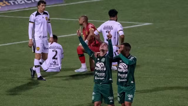 Chape goleou o Amazonas na Arena Condá - 
