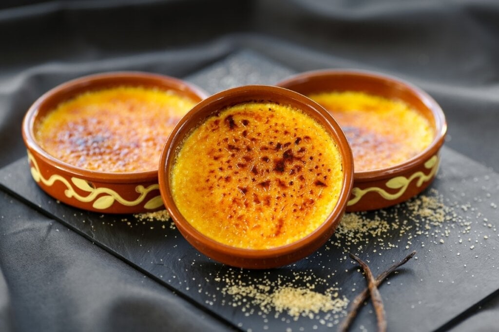A canjica pode ser finalizada com uma camada de açúcar caramelizado (Imagem:  Jerome.Romme | Shutterstock) 