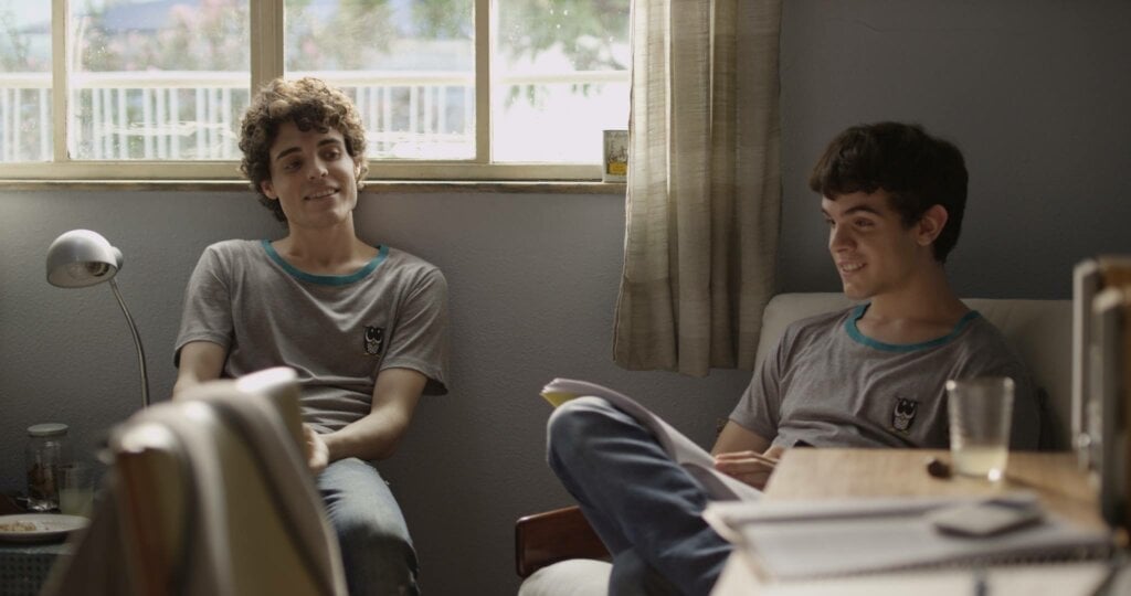 Em &#8220;Hoje eu quero voltar sozinho&#8221;, Leonardo enfrenta os desafios do despertar de sua sexualidade (Imagem: Reprodução Digital | Netflix)