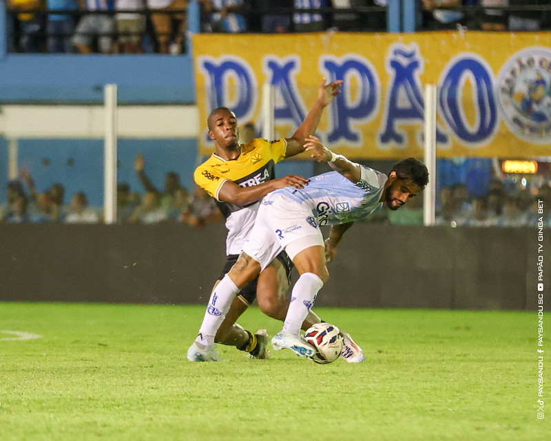 Imagem - No duelo dos desesperados, Criciúma respira e afunda o Paysandu na lanterna da Série B
