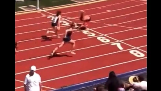 Atleta venceu a prova dos 100 metros com barreira - 