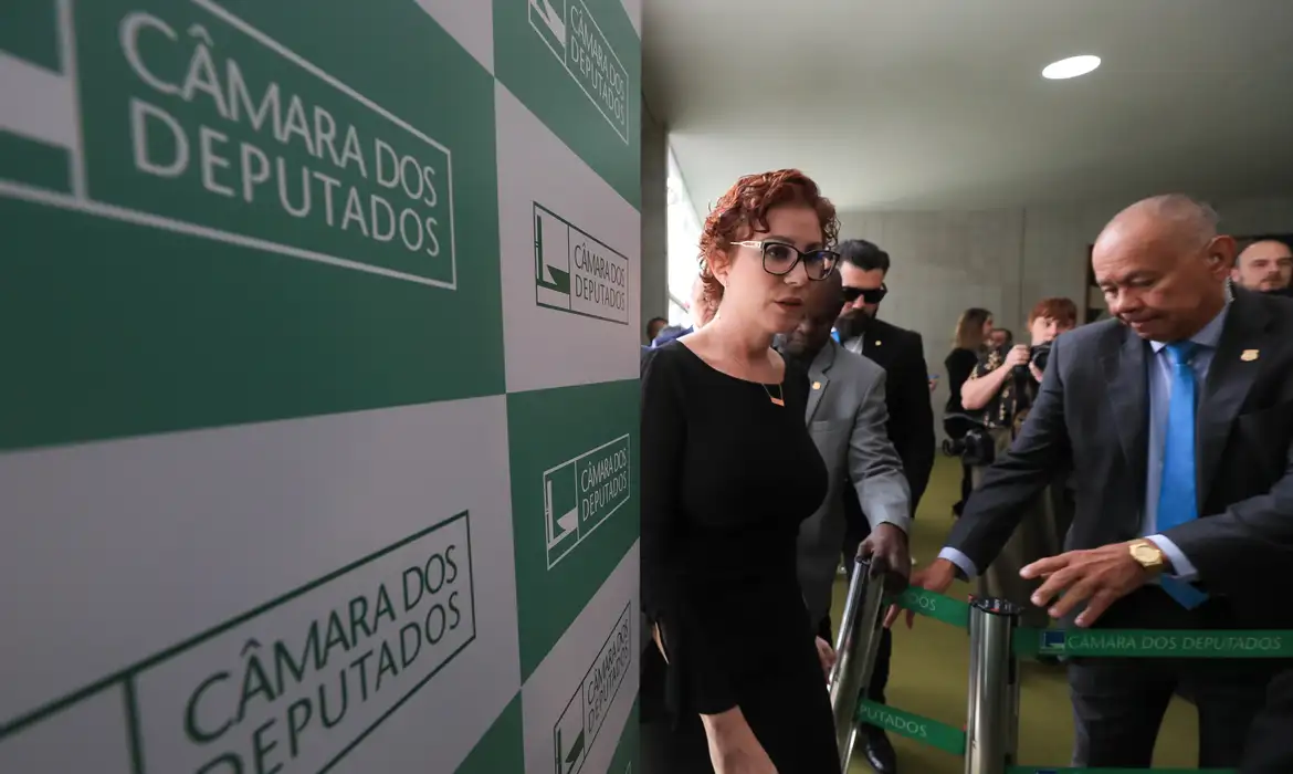 Imagem - Moraes abre inquérito para investigar Zambelli por coação e obstrução