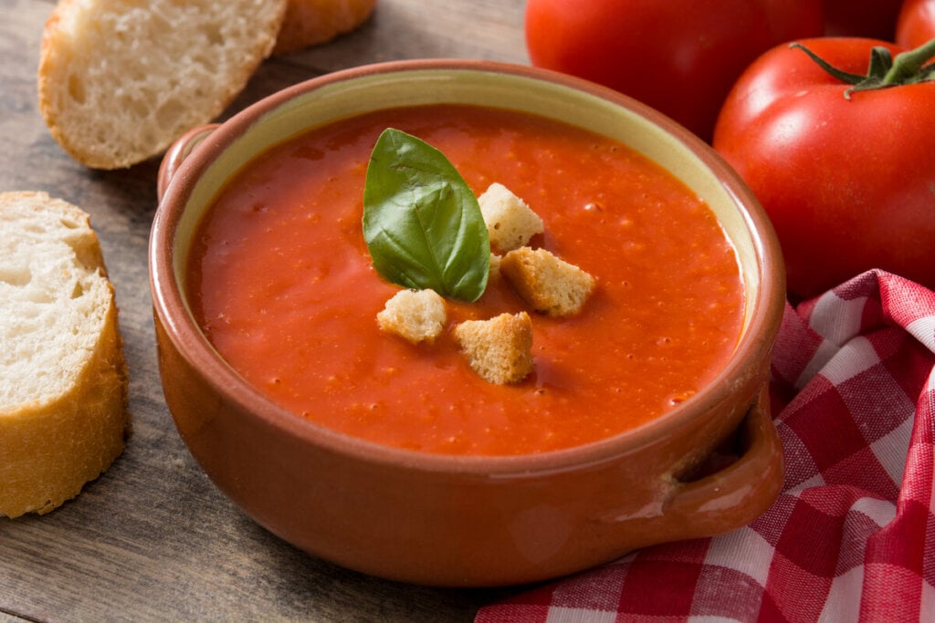 Caldo de tomate (Imagem: etorres | Shutterstock)