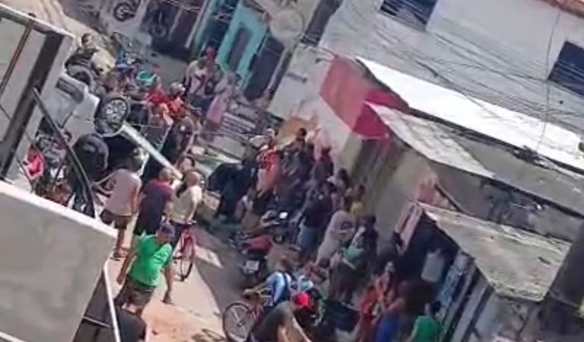 O veículo chegou a capotar, gerando tensão entre os presentes.