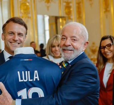 Imagem - 'Ser homenageado pela Academia Francesa mostra o respeito que os 'imortais' têm por Lula', diz Macron