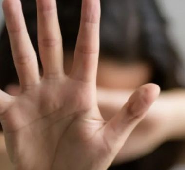 Imagem - Projeto descaracteriza como difamação alerta a mulher sobre antecedentes criminais de parceiro